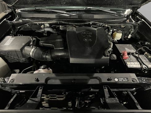 Used 2016 Toyota Tacoma TRD Sport image 41