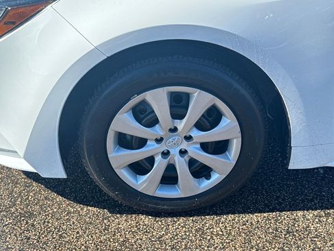 Used 2024 Toyota Corolla LE image 39
