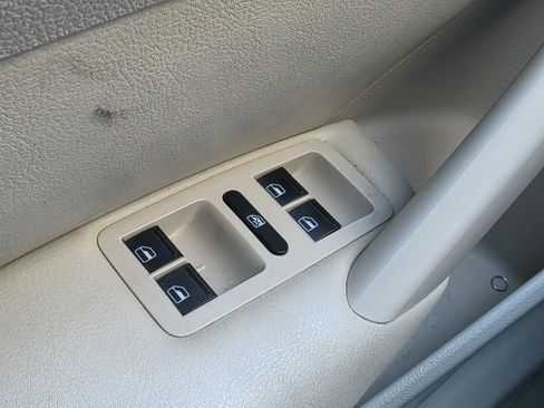 Used 2015 Volkswagen Passat 1.8T SE image 25