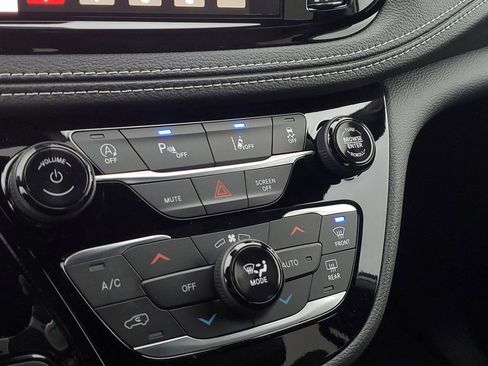 New 2026 Chrysler Pacifica Select FWD image 27
