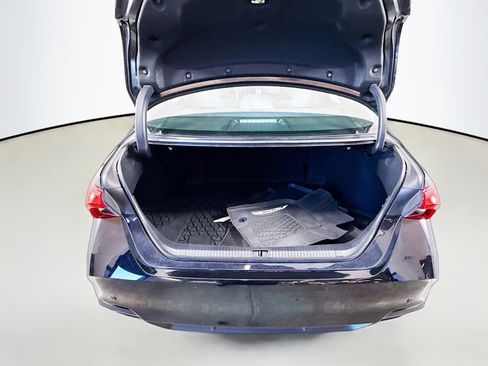 Used 2019 Toyota Avalon Limited image 25