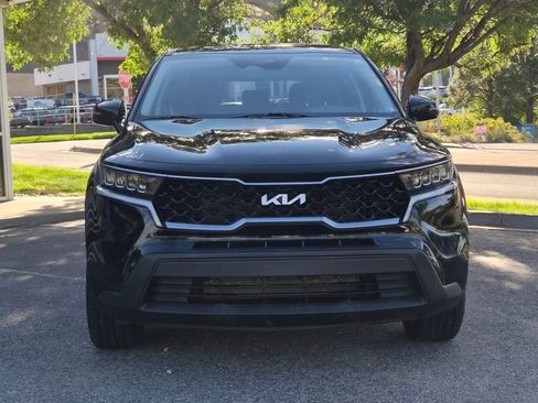Certified 2023 Kia Sorento LX image 12
