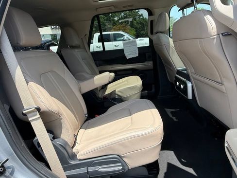 Used 2024 Ford Expedition Limited AWD/4WD image 22