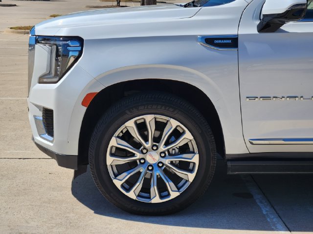 Used 2021 GMC Yukon XL Denali w/ Denali Premium Package AWD/4WD image 9