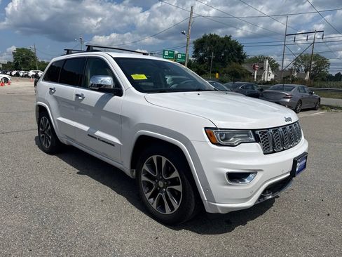 Used 2018 Jeep Grand Cherokee Overland AWD/4WD image 3