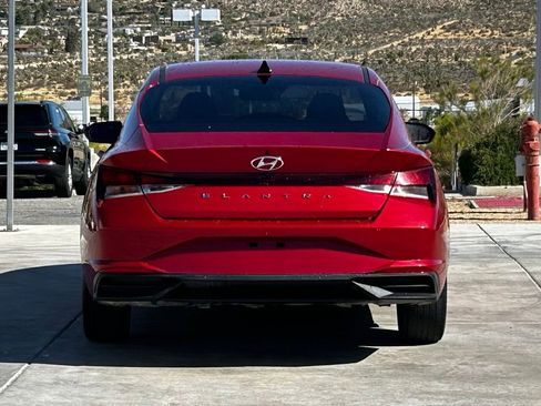 Used 2022 Hyundai Elantra SEL w/ Convenience Package FWD image 6
