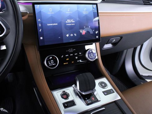 Certified 2025 Jaguar F-PACE R-Dynamic S AWD/4WD image 25