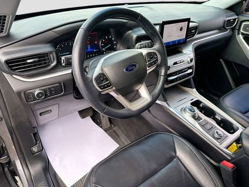 Used 2022 Ford Explorer XLT w/ Equipment Group 202A AWD/4WD image 10