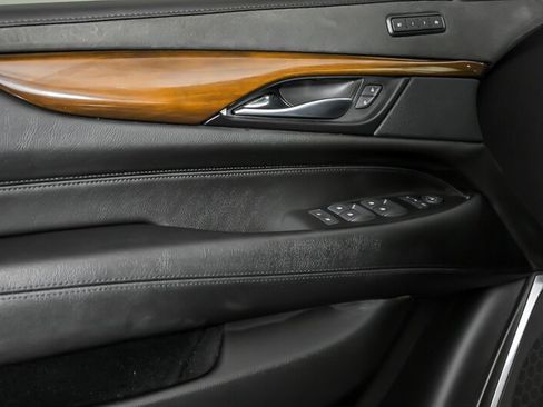Used 2019 Cadillac Escalade Luxury AWD/4WD image 15
