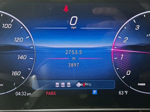 Used 2025 Mercedes-Benz GLC 300 4MATIC image 15