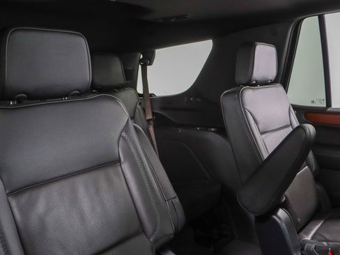 Used 2025 GMC Yukon Denali image 32