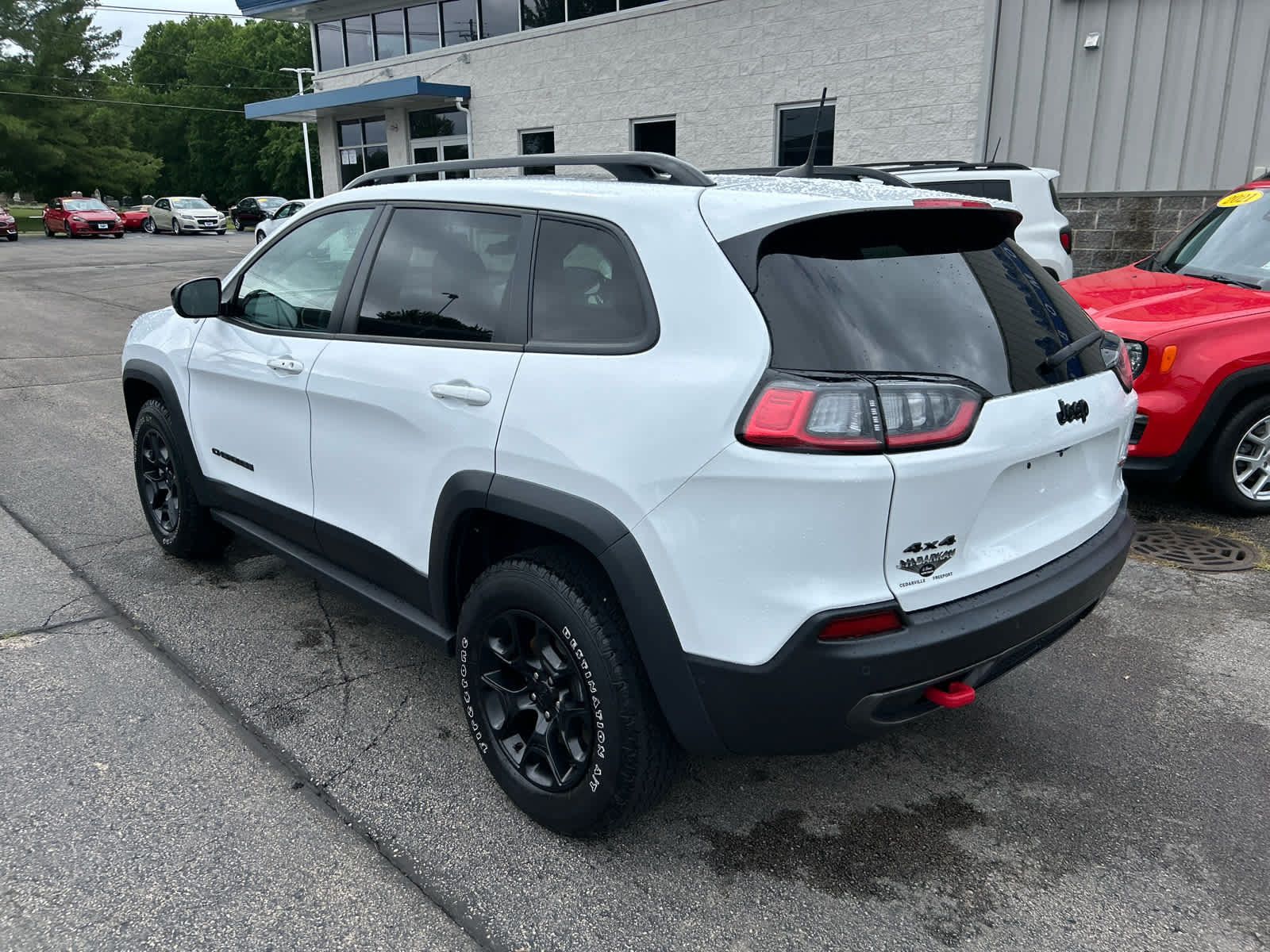 Used 2023 Jeep Cherokee Trailhawk w/ Sun & Sound Group AWD/4WD image 7