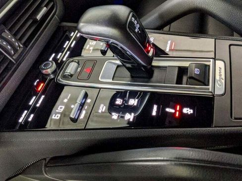Used 2020 Porsche Cayenne S image 21