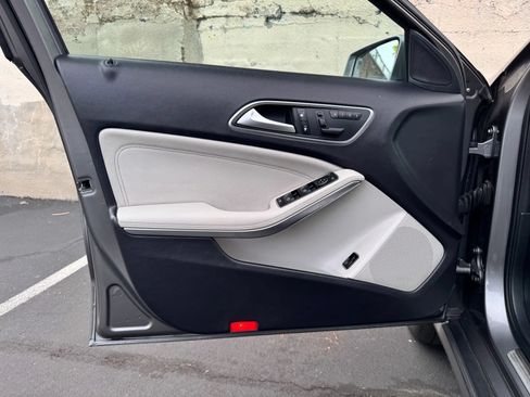 Used 2017 Mercedes-Benz GLA 250 image 11