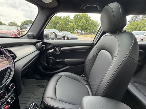 Used 2022 MINI Cooper 4-Door Hardtop w/ Premium Package FWD image 19