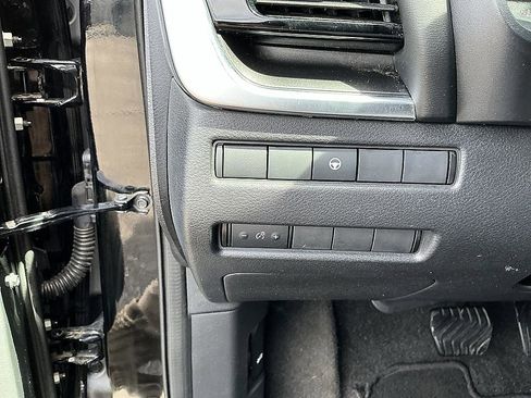 Used 2022 Nissan Rogue SV FWD image 13