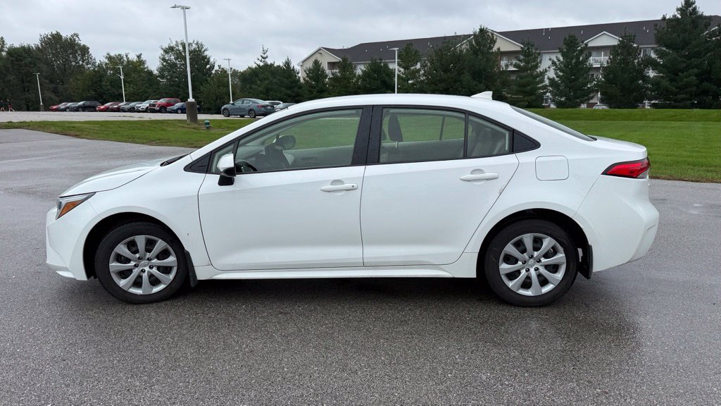 Used 2024 Toyota Corolla LE FWD image 1