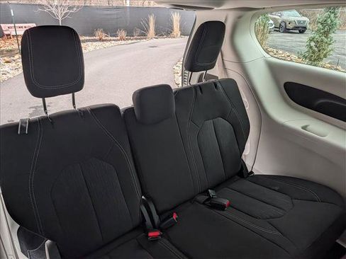 Used 2024 Chrysler Voyager LX image 16