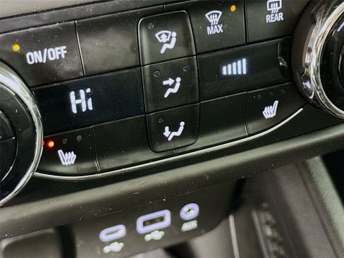 Used 2022 Chevrolet TrailBlazer LT w/ Convenience Package image 19