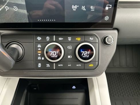 New 2026 Land Rover Defender 110 X-Dynamic SE AWD/4WD image 21