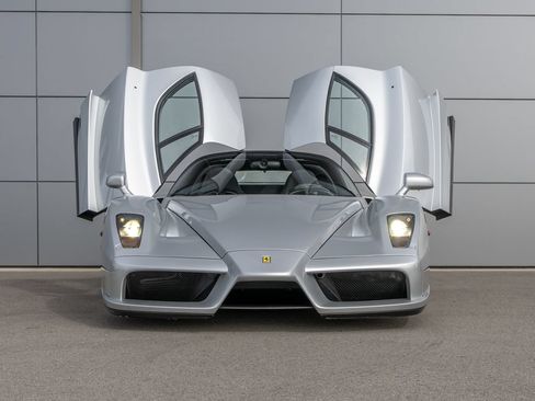 Used 2003 Ferrari Enzo RWD image 3