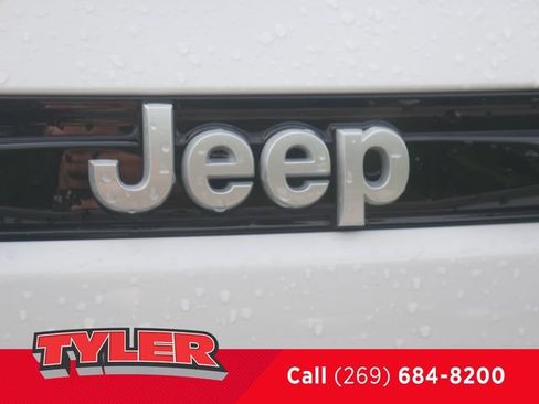Certified 2024 Jeep Grand Cherokee Limited AWD/4WD image 15