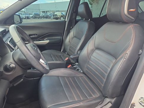 Used 2020 Nissan Kicks SR w/ SR Premium Package FWD image 13