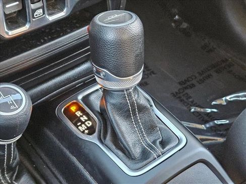 Used 2023 Jeep Gladiator Overland image 15