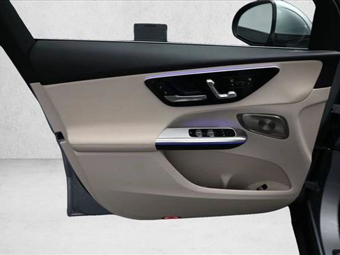 Certified 2025 Mercedes-Benz GLC 300 4MATIC image 17