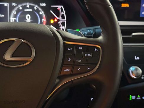 Used 2023 Lexus ES 350 w/ Premium Package FWD image 17