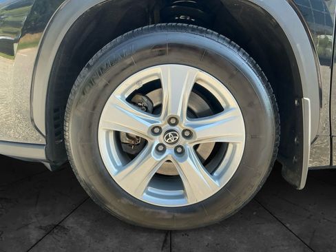 Used 2023 Toyota Highlander L FWD image 15