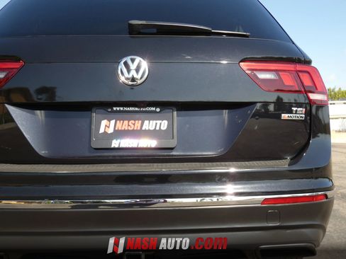 Used 2018 Volkswagen Tiguan SE w/ Panoramic Sunroof Package AWD/4WD image 9