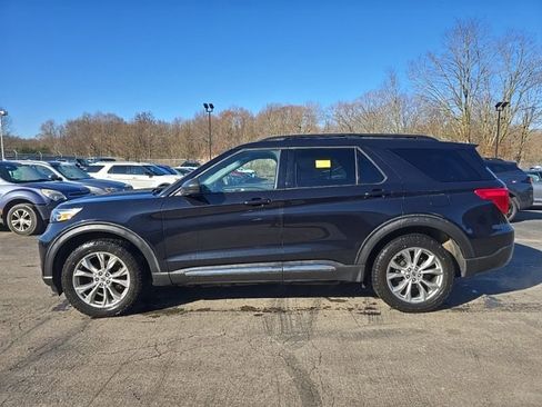 Used 2020 Ford Explorer XLT w/ Equipment Group 202A image 4