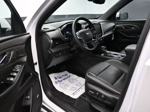 Used 2023 Chevrolet Traverse Premier AWD/4WD image 9