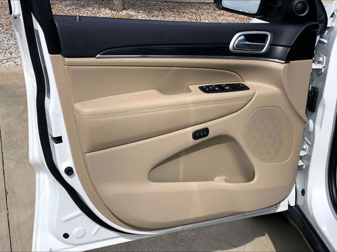 Used 2020 Jeep Grand Cherokee Limited image 20