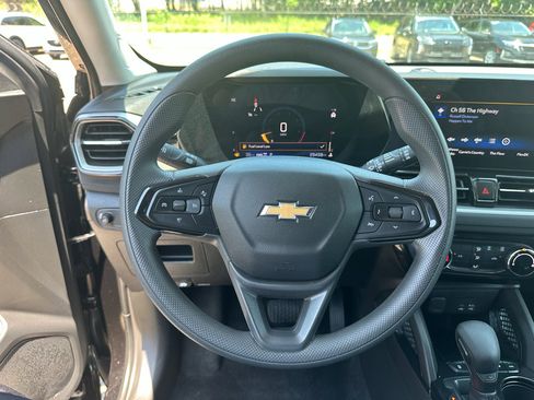 Used 2025 Chevrolet TrailBlazer LT w/ Driver Confidence Package AWD/4WD image 17