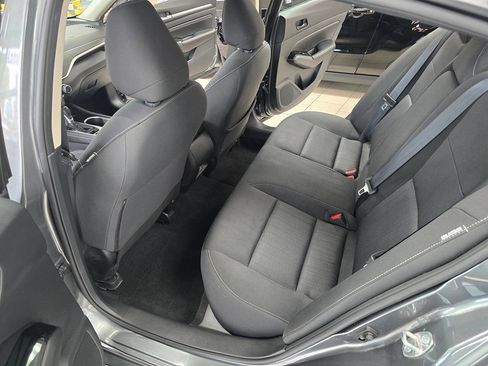 Used 2023 Nissan Altima 2.5 SV w/ SV Premium Package FWD image 29