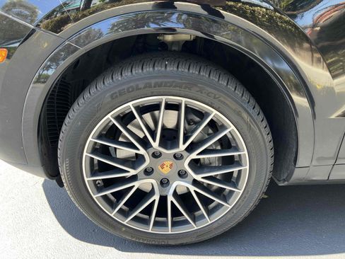 Used 2019 Porsche Cayenne S image 89