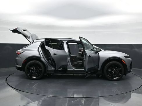 Used 2024 Chevrolet Equinox EV RS FWD image 48