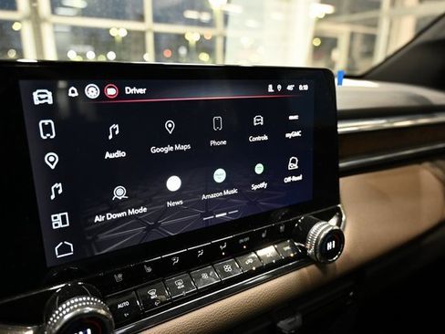 Used 2025 GMC Canyon Denali image 17