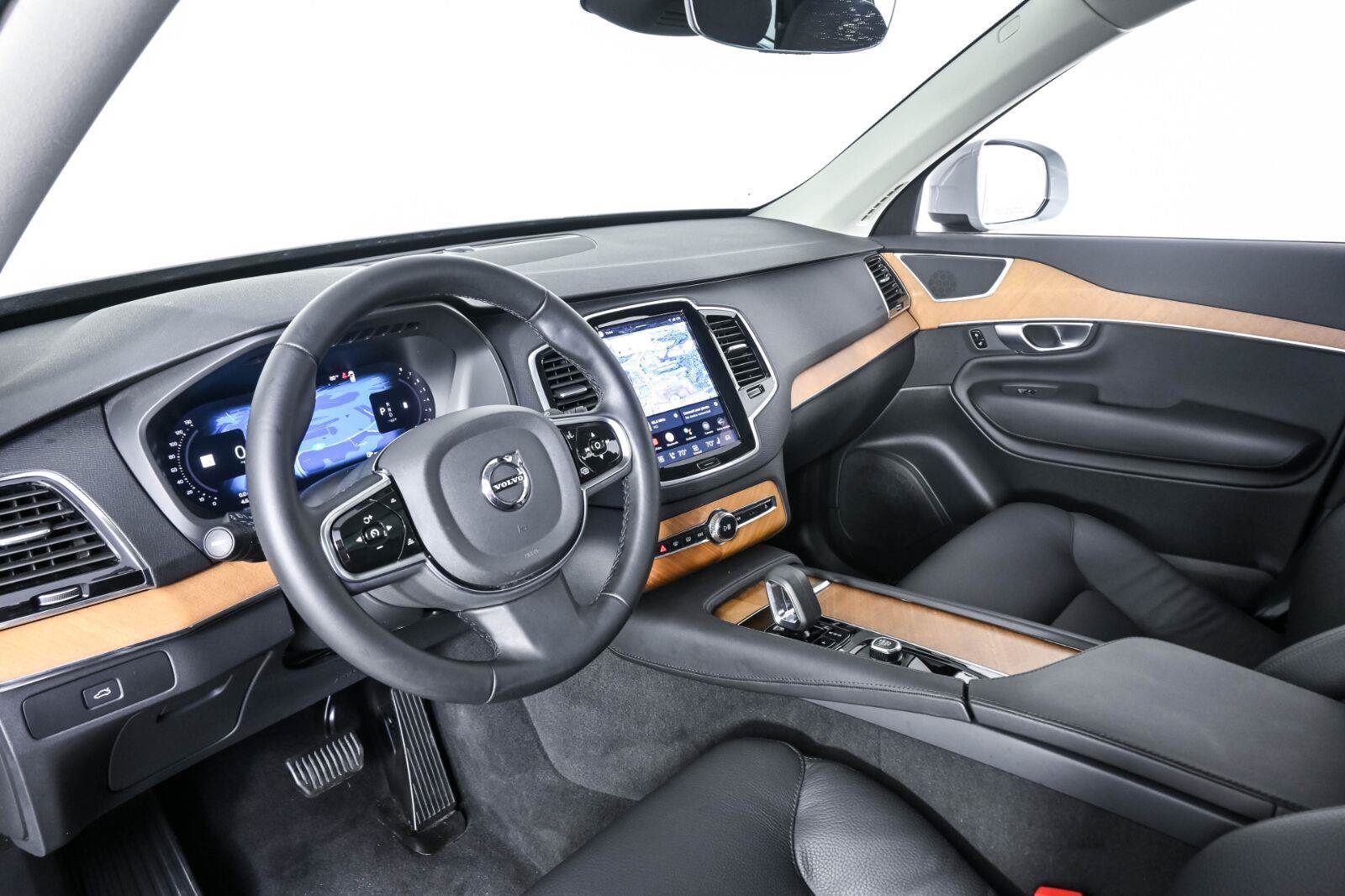 Certified 2024 Volvo XC90 B5 Plus AWD/4WD image 4
