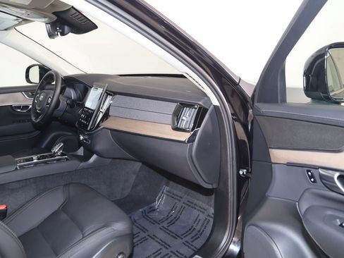 Used 2025 Volvo XC90 B6 Plus AWD/4WD image 43