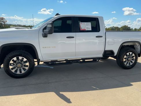 Used 2024 Chevrolet Silverado 2500 Custom w/ Custom Value Package image 4