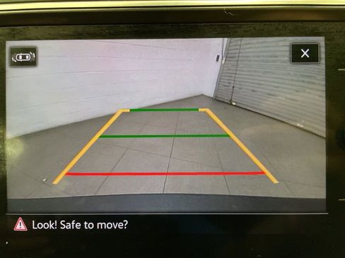 Used 2022 Volkswagen Tiguan SE R-Line image 17