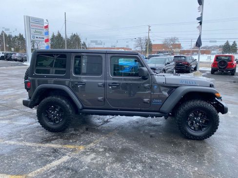 Used 2025 Jeep Wrangler Willys image 6