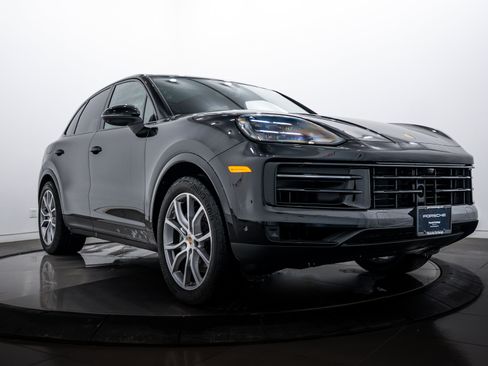 Certified 2026 Porsche Cayenne image 9