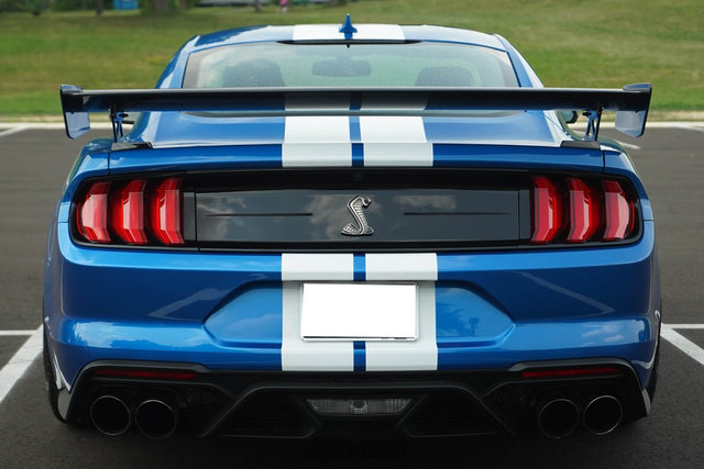 Used 2021 Ford Mustang Shelby GT500 w/ Carbon Fiber Track Pack RWD image 7