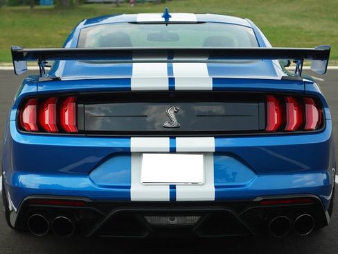 Used 2021 Ford Mustang Shelby GT500 w/ Carbon Fiber Track Pack RWD image 7