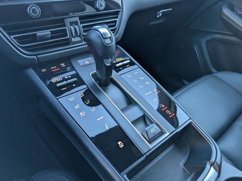 Certified 2023 Porsche Macan S image 16