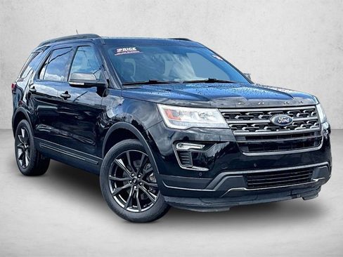 Used 2018 Ford Explorer XLT w/ Equipment Group 202A image 10